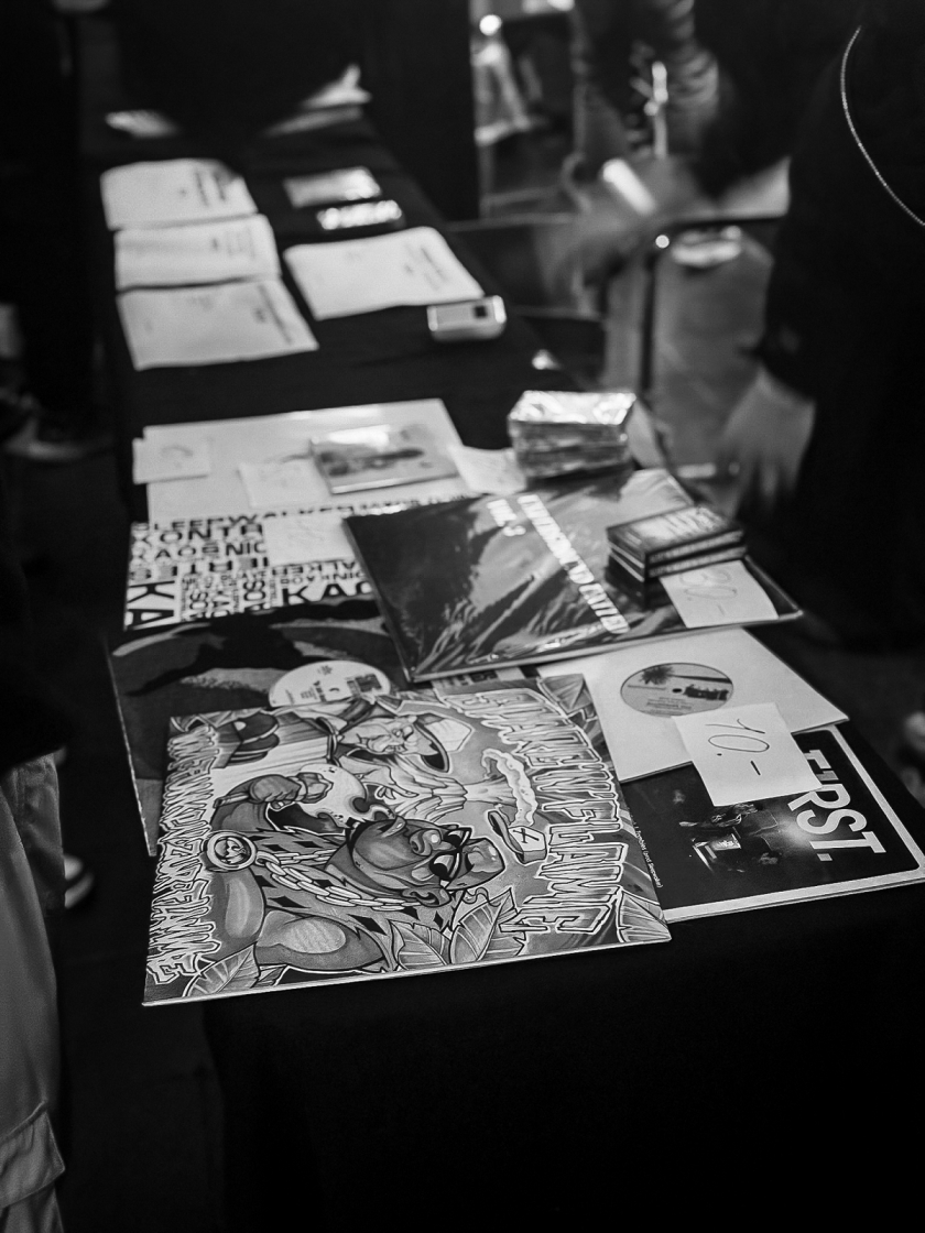 Hip Hop-Nostalgie pur mit Absolute Beginner, Der Tobi Und Das Bo, Doppelkopf, Easy Business u.v.a. – Merch.