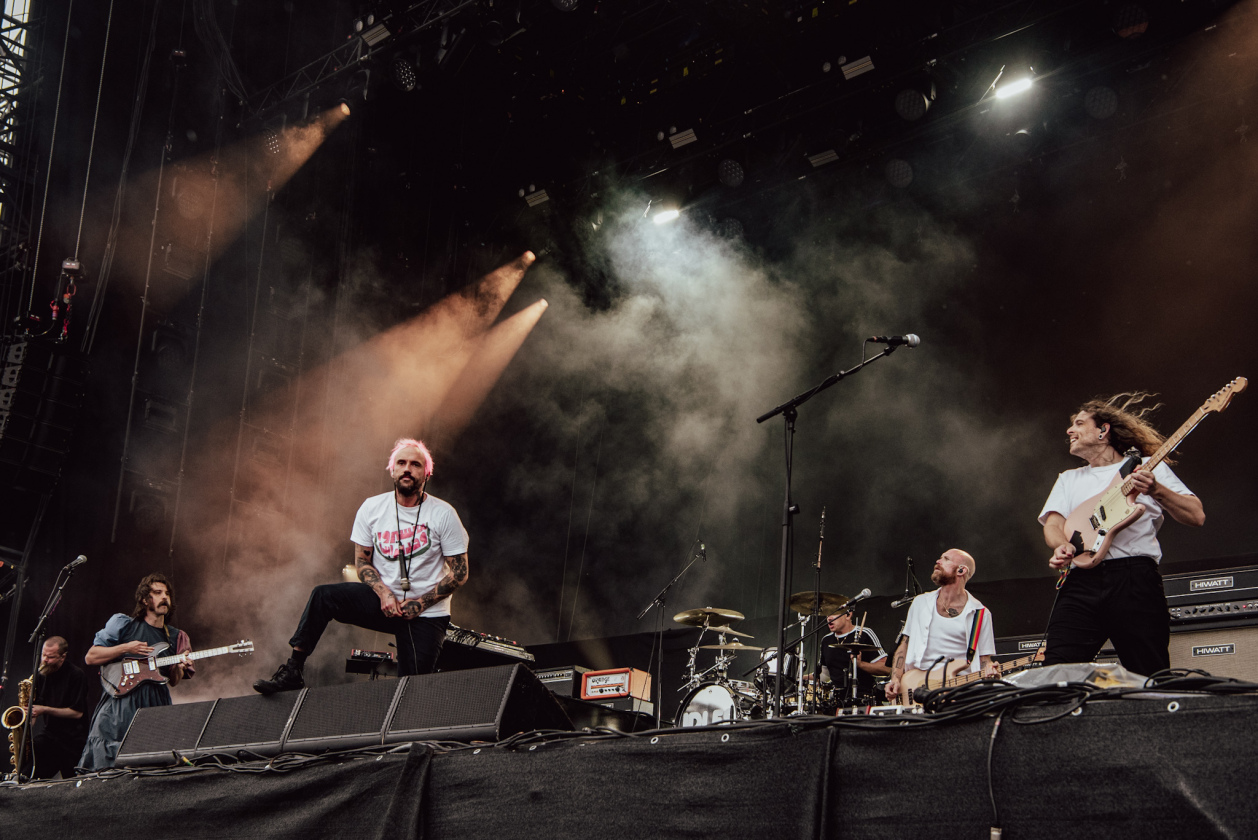 Über 88.000 Fans feiern bei strömendem Regen hochkarätige Acts wie Slipknot, Bring Me The Horizon u.v.m – Idles.
