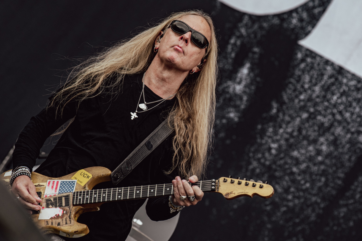 Über 88.000 Fans feiern bei strömendem Regen hochkarätige Acts wie Slipknot, Bring Me The Horizon u.v.m – Jerry Cantrell.