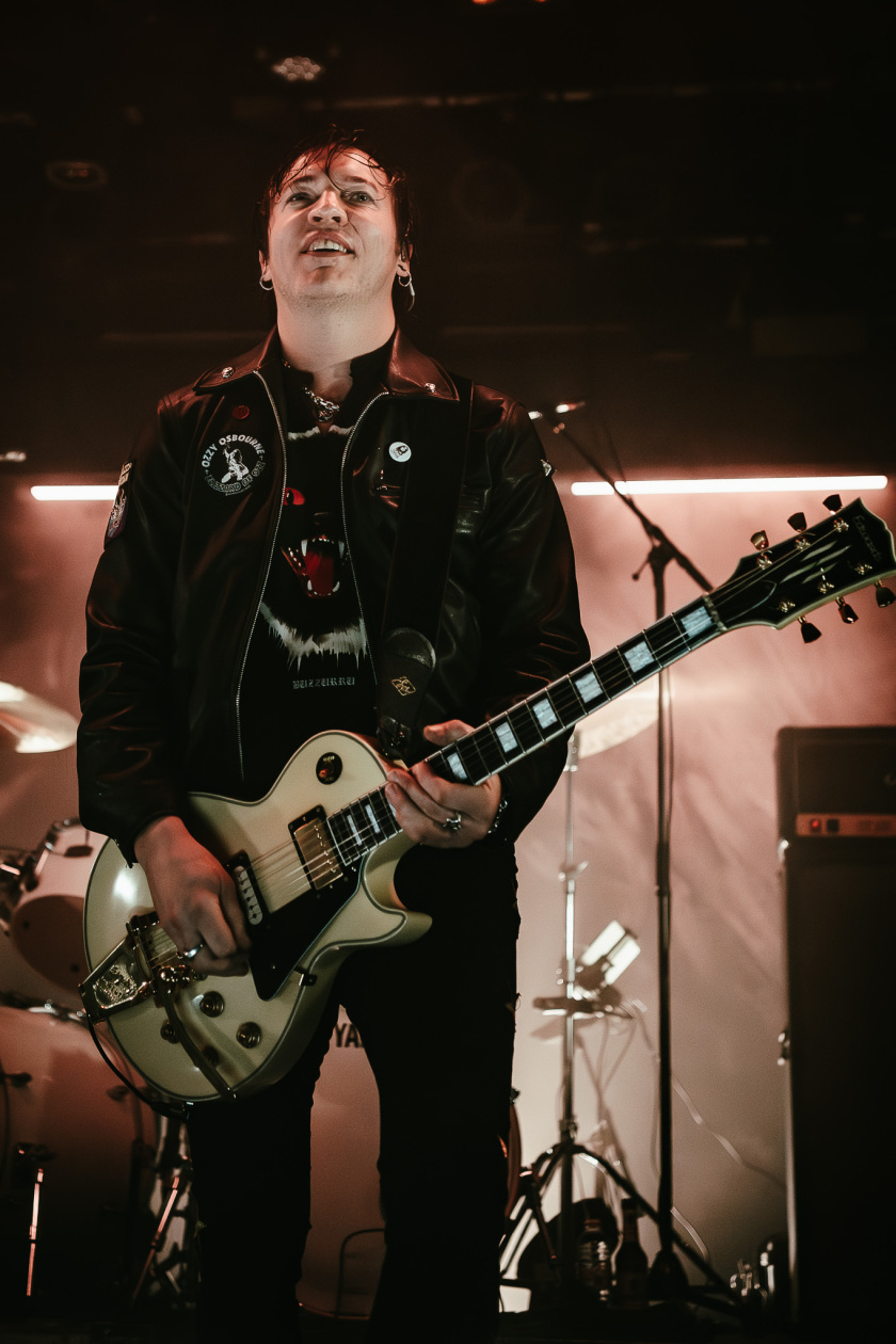 Gluecifer – Die Rock'n'Roll-Altmeister aus Oslo bringen den Club zum Beben. – Captain Poon.