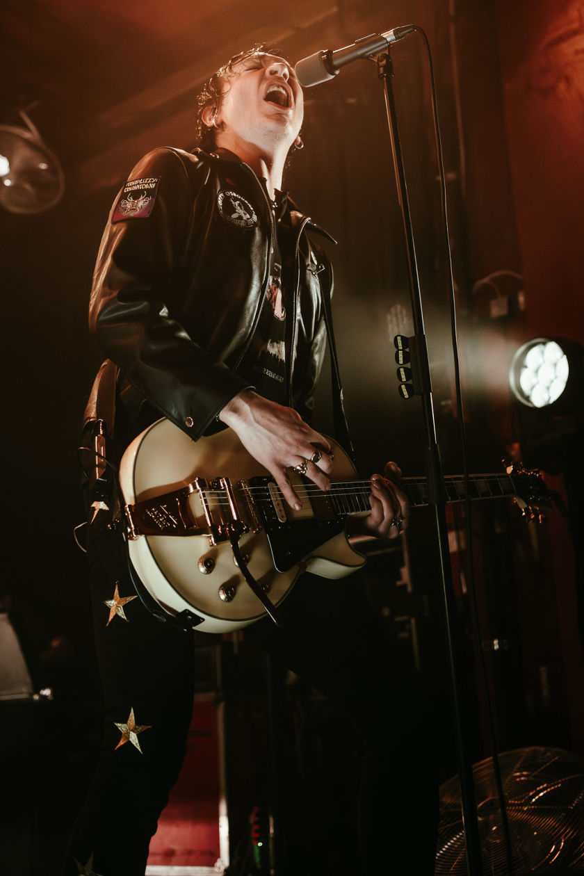 Gluecifer – Die Rock'n'Roll-Altmeister aus Oslo bringen den Club zum Beben. – Captain Poon.