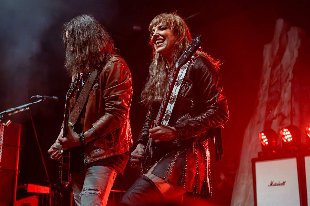 Hardrock-Hagelsturm mit Lzzy Hale, Arejay und Band. – Halestorm.