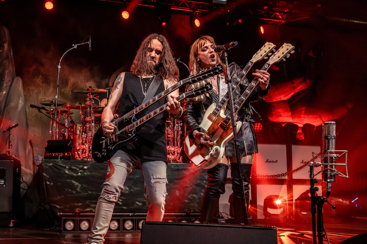 Hardrock-Hagelsturm mit Lzzy Hale, Arejay und Band. – Halestorm.