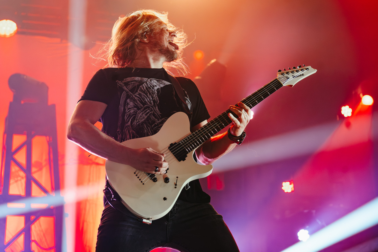 Heaven Shall Burn – Metalcore/Melodic Death Metal pur: Sänger Marcus Bischoff und Band live. – Alexander Dietz.