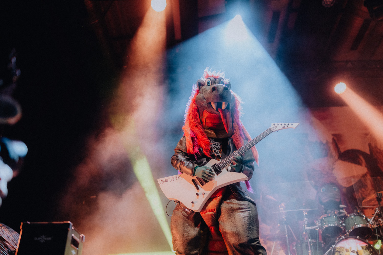 Auf  "Pommesgabel Reload" Tour. – Heavysaurus.