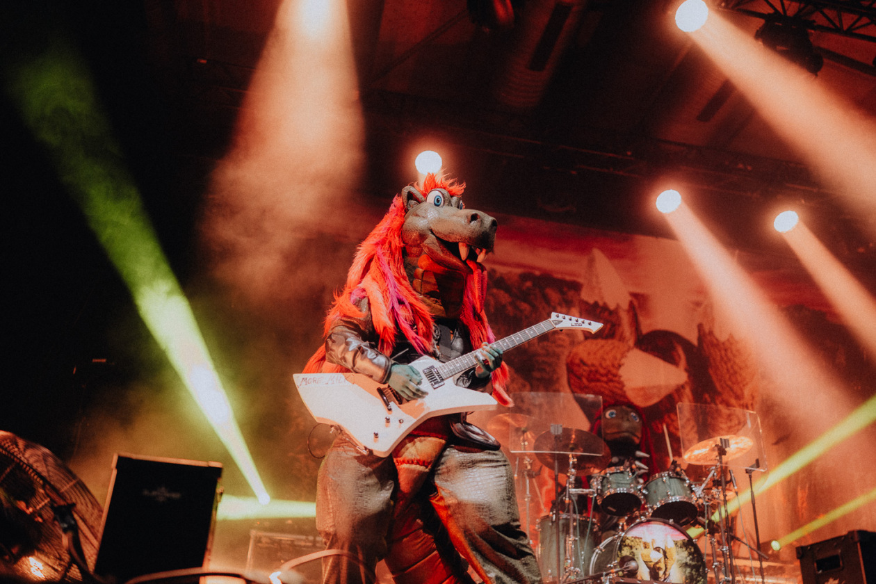 Auf  "Pommesgabel Reload" Tour. – Heavysaurus.