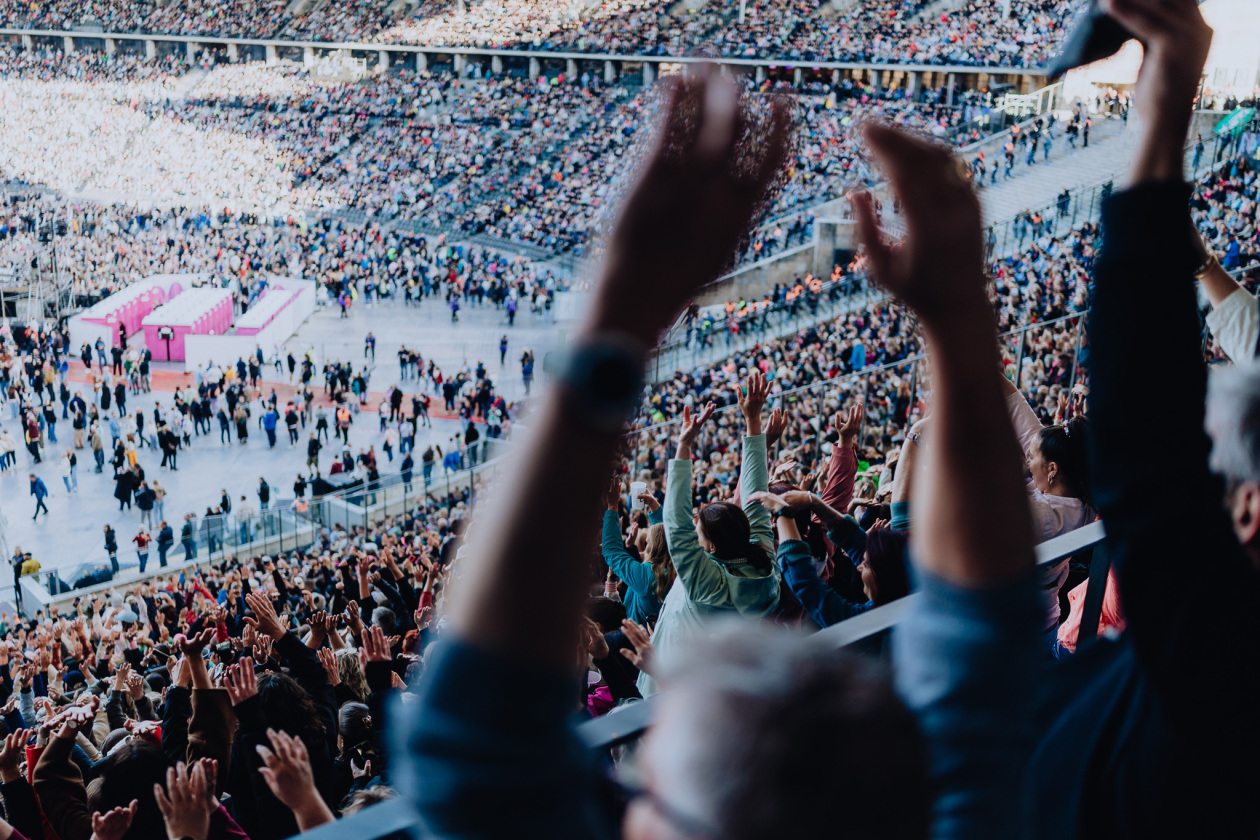 Bühnen-Comeback: der ausverkaufte Auftakt zur 360° Stadion Tour 2026. – Helene Fischer.