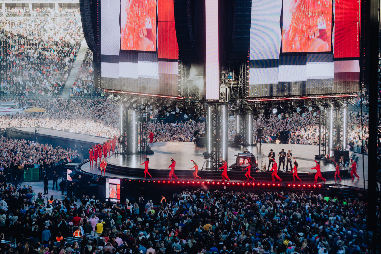 Bühnen-Comeback: der ausverkaufte Auftakt zur 360° Stadion Tour 2026. – Helene Fischer.