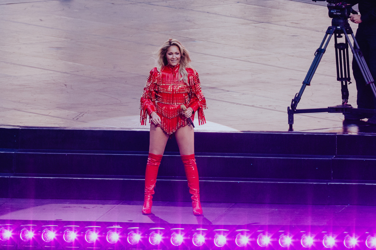 Bühnen-Comeback: der ausverkaufte Auftakt zur 360° Stadion Tour 2026. – Helene Fischer.