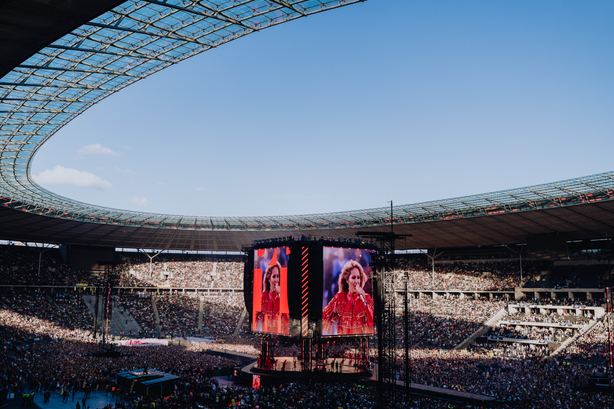 Bühnen-Comeback: der ausverkaufte Auftakt zur 360° Stadion Tour 2026. – Helene Fischer.