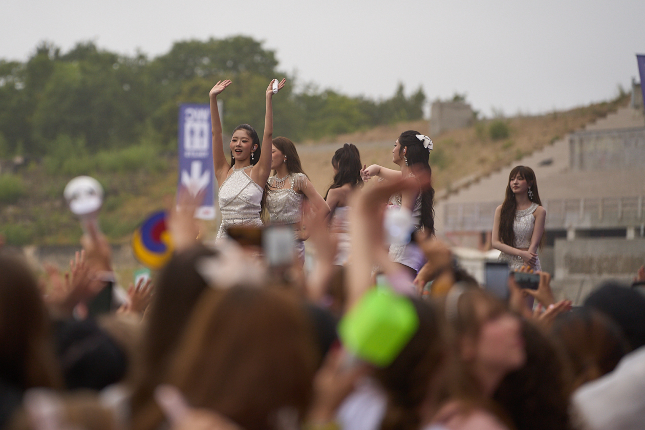 IVE (K-Pop) – Wo die südkoreanische Grilgroup auftritt, geht der Lautstärkepegel steil nach oben. – IVE.