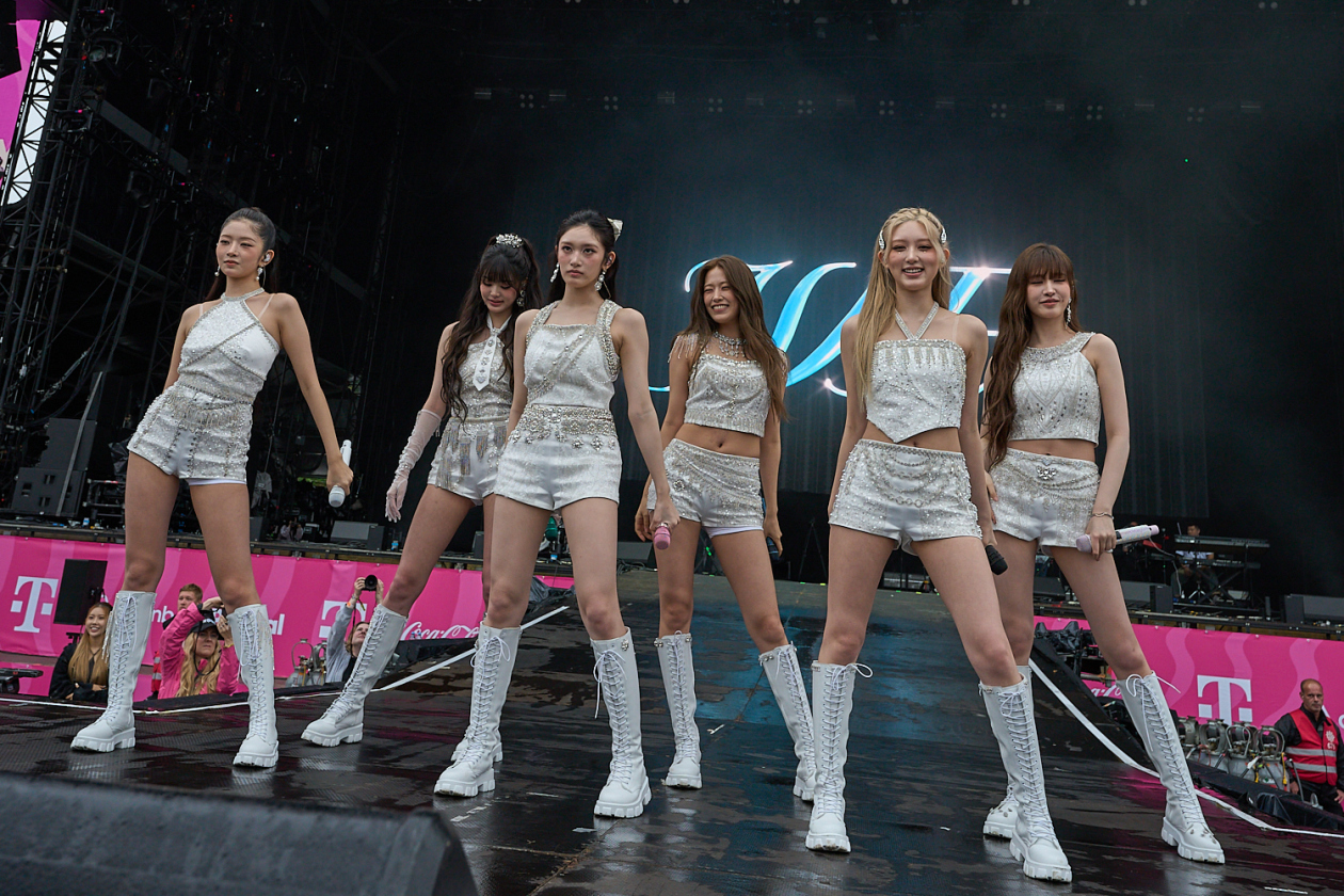 IVE (K-Pop) – Wo die südkoreanische Grilgroup auftritt, geht der Lautstärkepegel steil nach oben. – IVE.