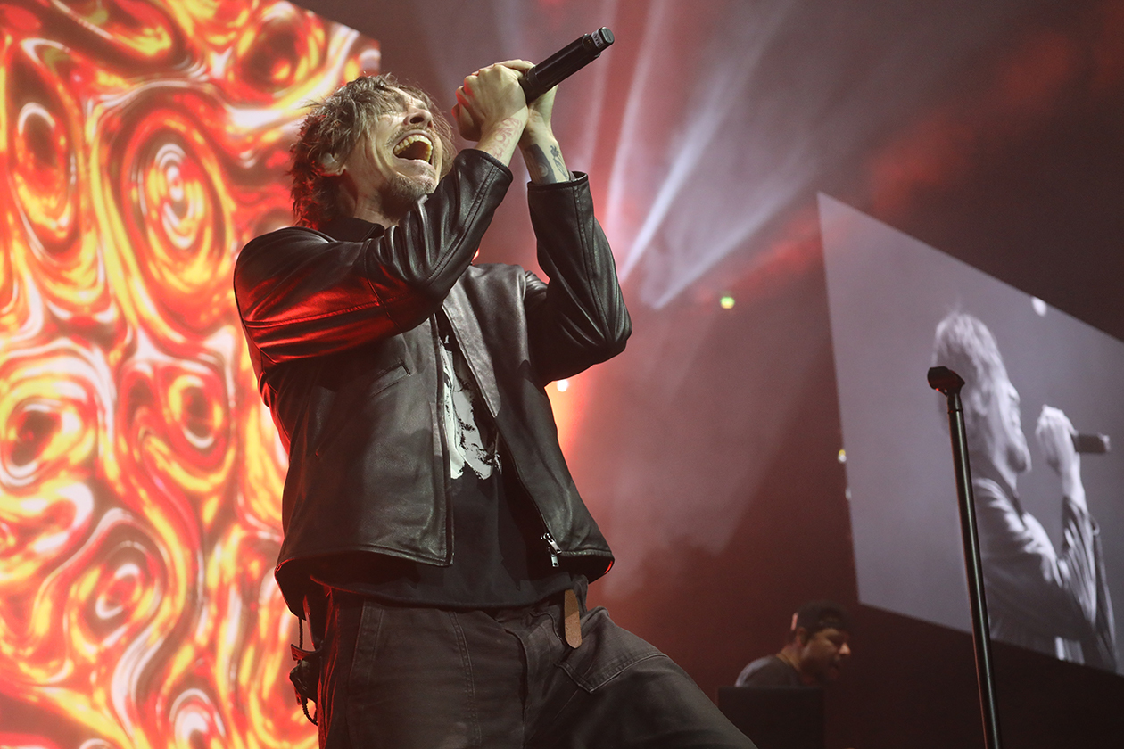 Incubus – Vor ausverkauftem Haus spielen die Alternative Rocker "Morning View" von 2001 komplett. – Brandon Boyd.