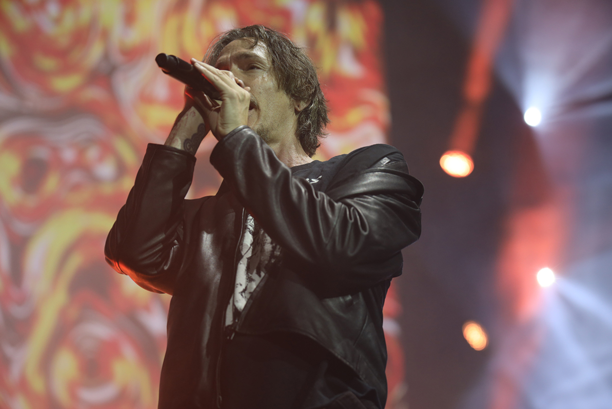 Incubus – Vor ausverkauftem Haus spielen die Alternative Rocker "Morning View" von 2001 komplett. – Brandon Boyd mit offenen Augen.