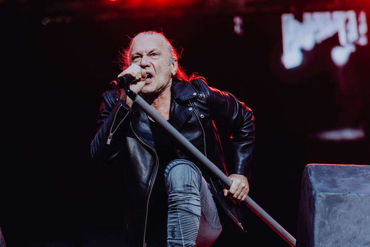 Iron Maiden – Von der ersten Sekunde an sind die Fans am Start: Bruce Dickinson und Band zuhause im dicken B. – Bruce Dickinson.