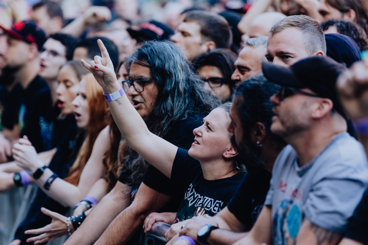 Iron Maiden – Von der ersten Sekunde an sind die Fans am Start: Bruce Dickinson und Band zuhause im dicken B. – In der Waldbühne.