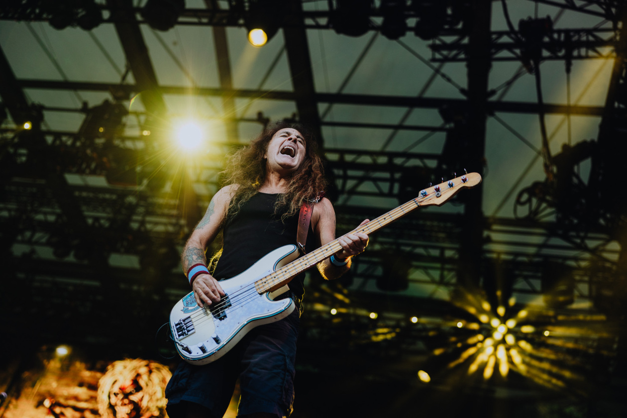 Iron Maiden – Von der ersten Sekunde an sind die Fans am Start: Bruce Dickinson und Band zuhause im dicken B. – Steve Harris.