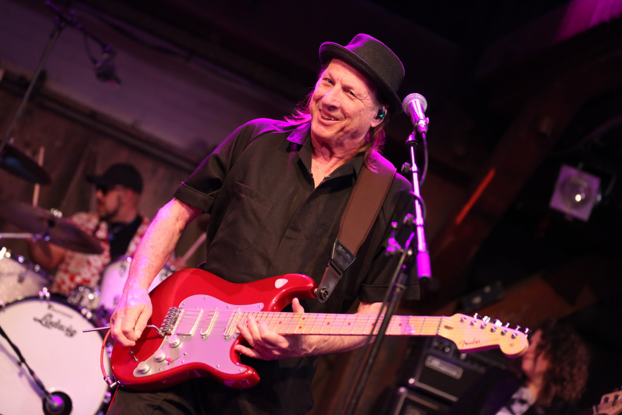 Jerry Harrison & Adrian Belew – Rockgeschichte on stage: Talking Heads meets King Crimson. – Adrian Belew.