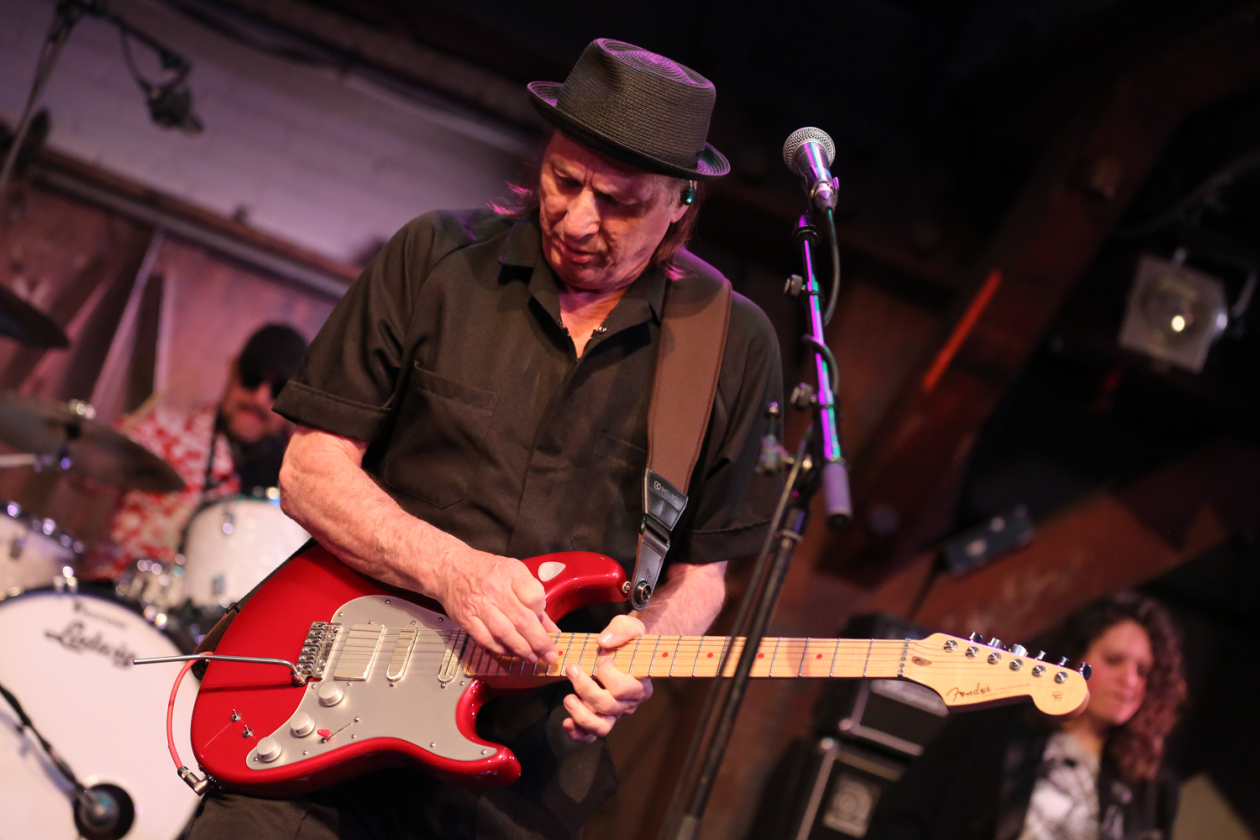 Jerry Harrison & Adrian Belew – Rockgeschichte on stage: Talking Heads meets King Crimson. – Adrian Belew.