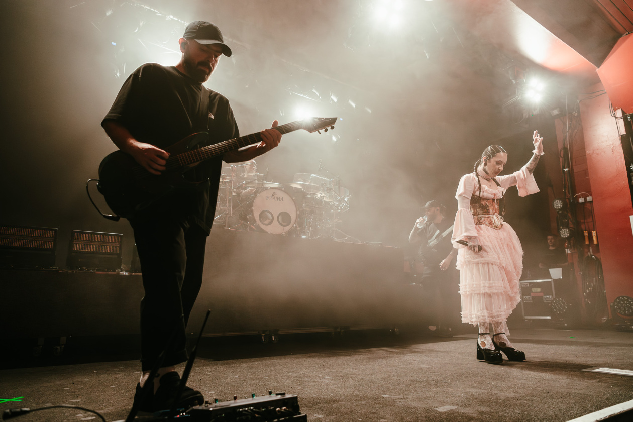 Sängerin Tati und Band mal wieder in Bestform. – Jinjer.