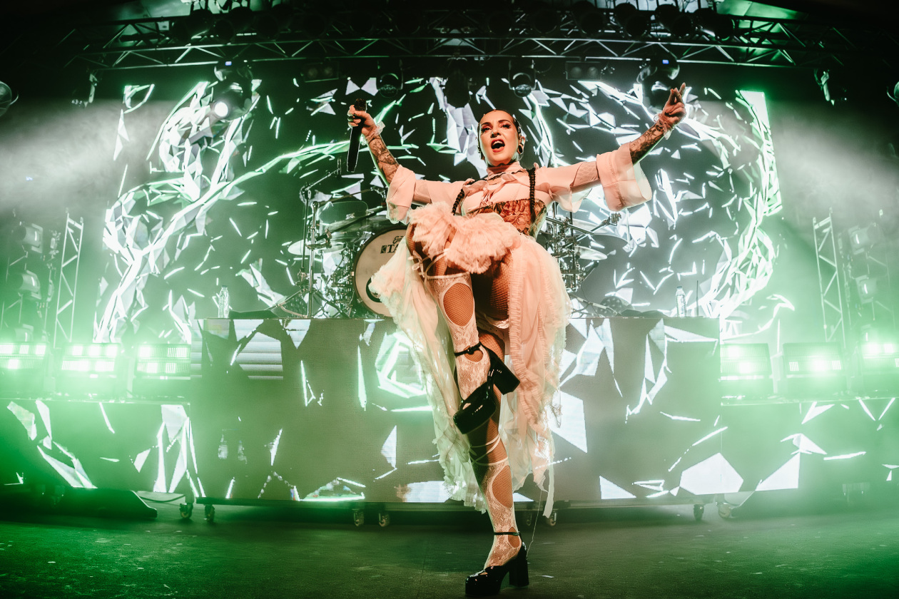 Jinjer – Sängerin Tati und Band mal wieder in Bestform. – Tatiana Shmayluk.