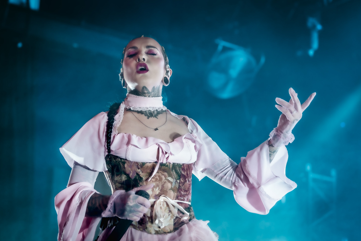 Jinjer – Sängerin Tati und Band mal wieder in Bestform. – Tatiana Shmayluk.