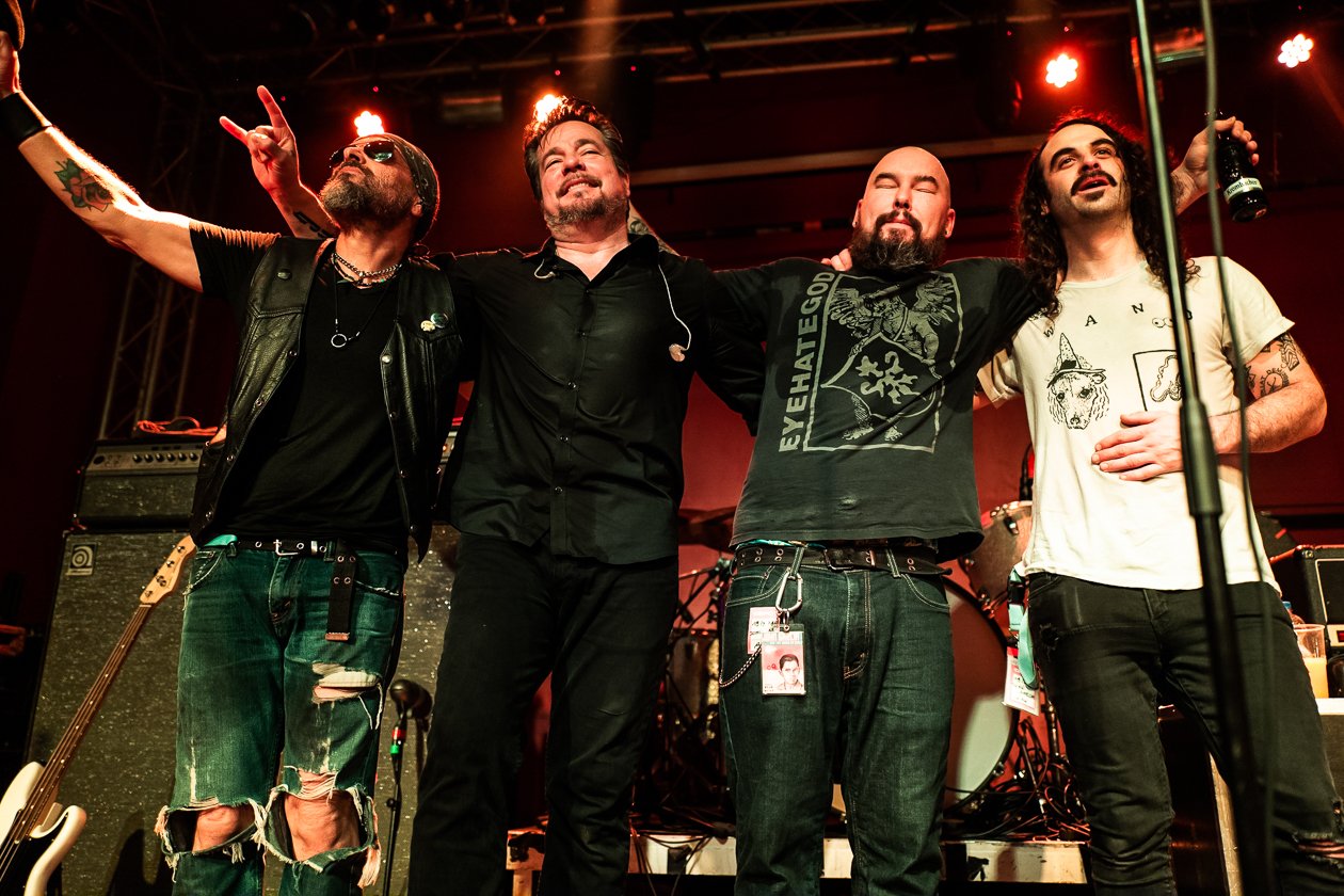 Back on track - und wie: der Ex-Kyuss-Fronter mit neuer Band und aktuellem Album. – John Garcia.