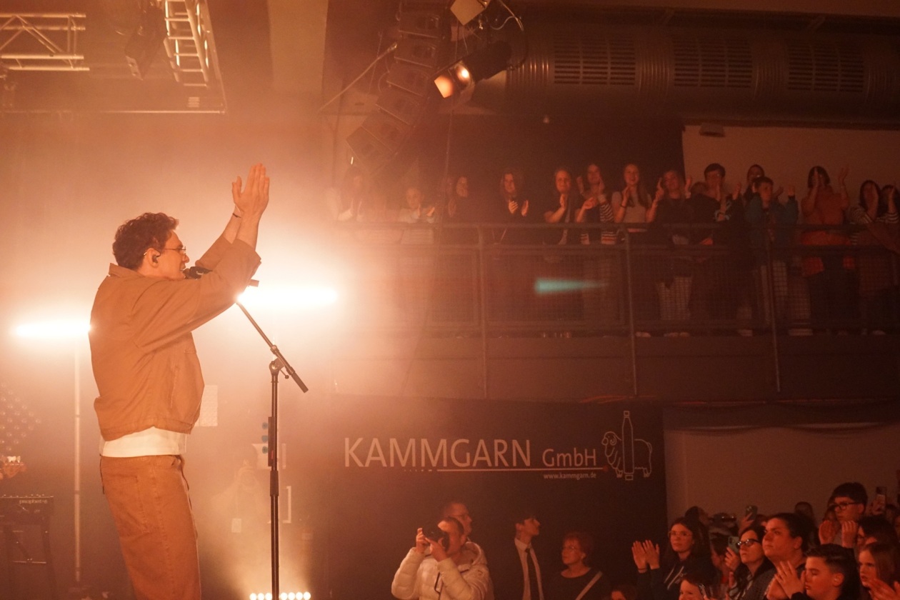 Volles Haus beim Konzert des Deutschpop-Stars. – Kamrad.