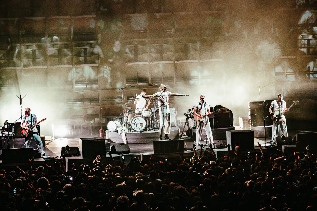 Gastspiel in der Hauptstadt: Kraftklub mit Tokio Hotel, Domiziana und Blond live. – Kraftklub.