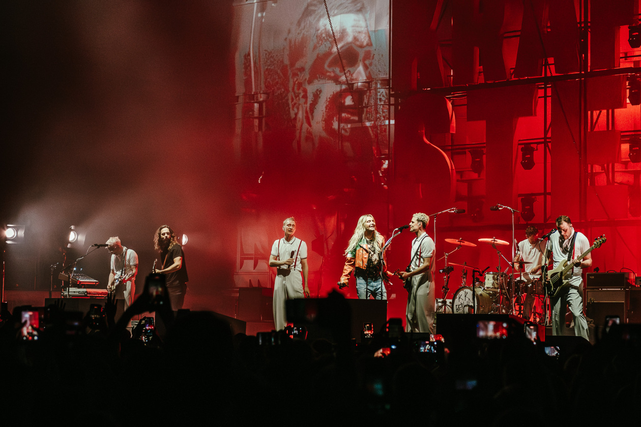 Gastspiel in der Hauptstadt: Kraftklub mit Tokio Hotel, Domiziana und Blond live. – Max-Schmeling-Halle.