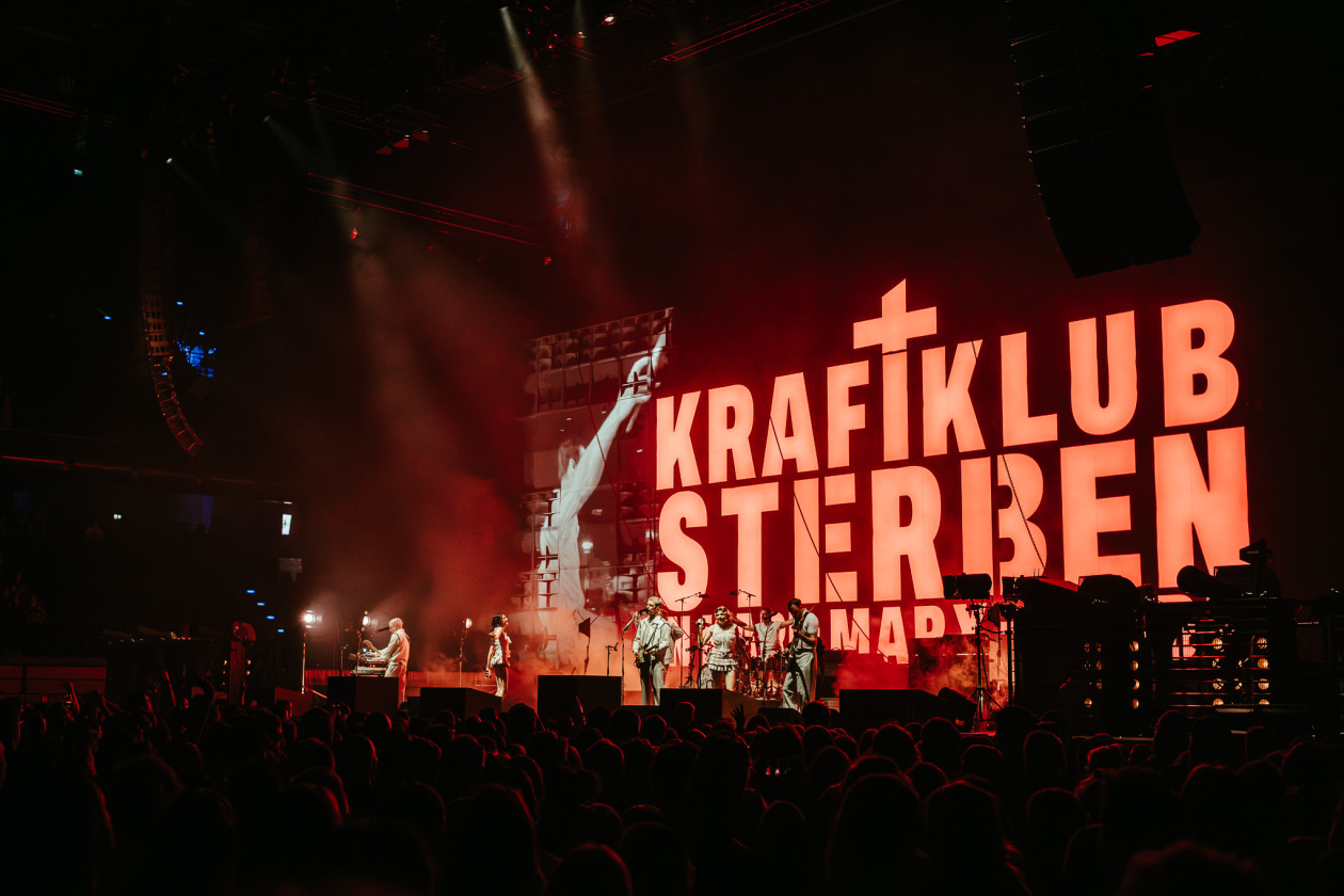 Gastspiel in der Hauptstadt: Kraftklub mit Tokio Hotel, Domiziana und Blond live. – Kraftklub.