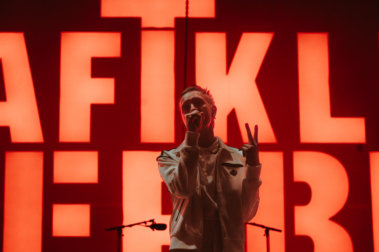 Gastspiel in der Hauptstadt: Kraftklub mit Tokio Hotel, Domiziana und Blond live. – Kraftklub.