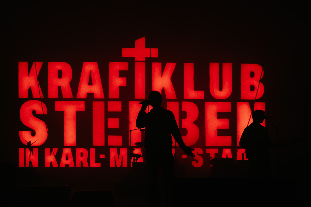 Gastspiel in der Hauptstadt: Kraftklub mit Tokio Hotel, Domiziana und Blond live. – Kraftklub.