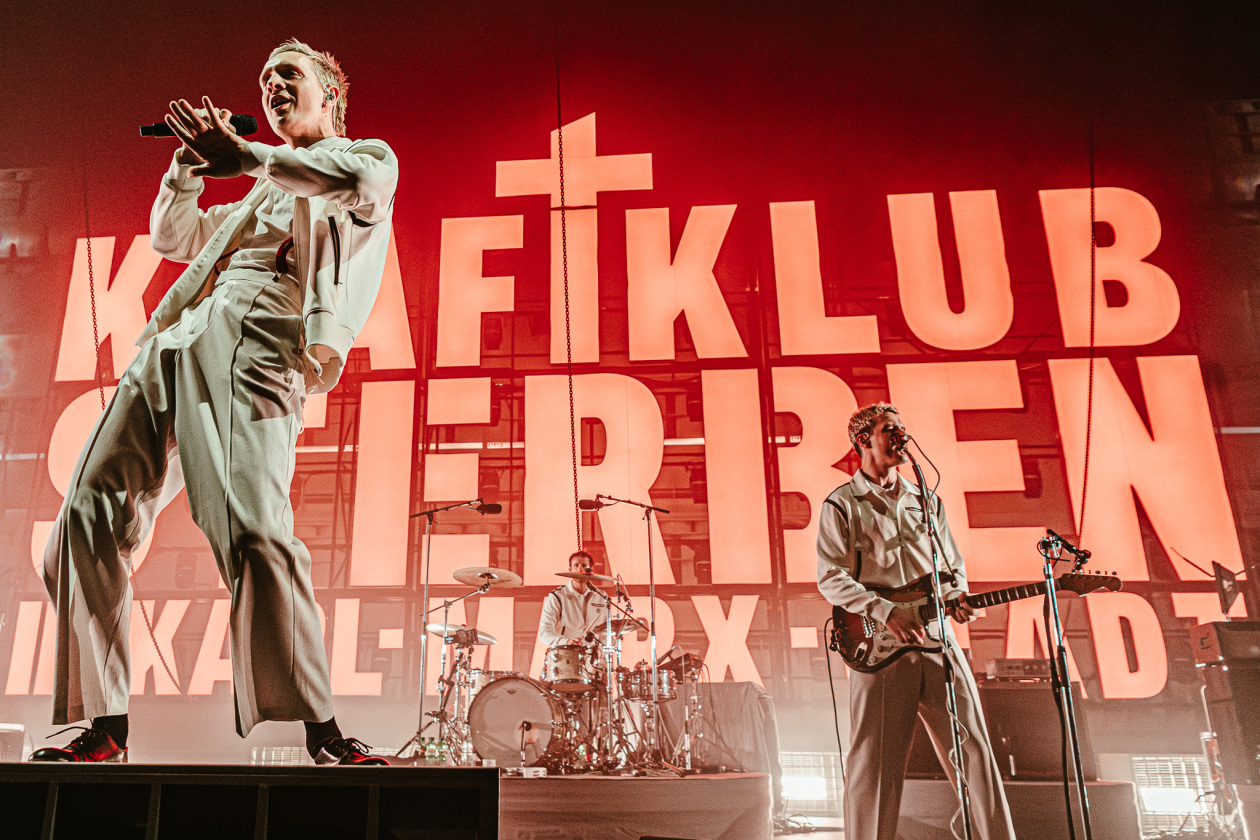 Gastspiel in der Hauptstadt: Kraftklub mit Tokio Hotel, Domiziana und Blond live. – Kraftklub.