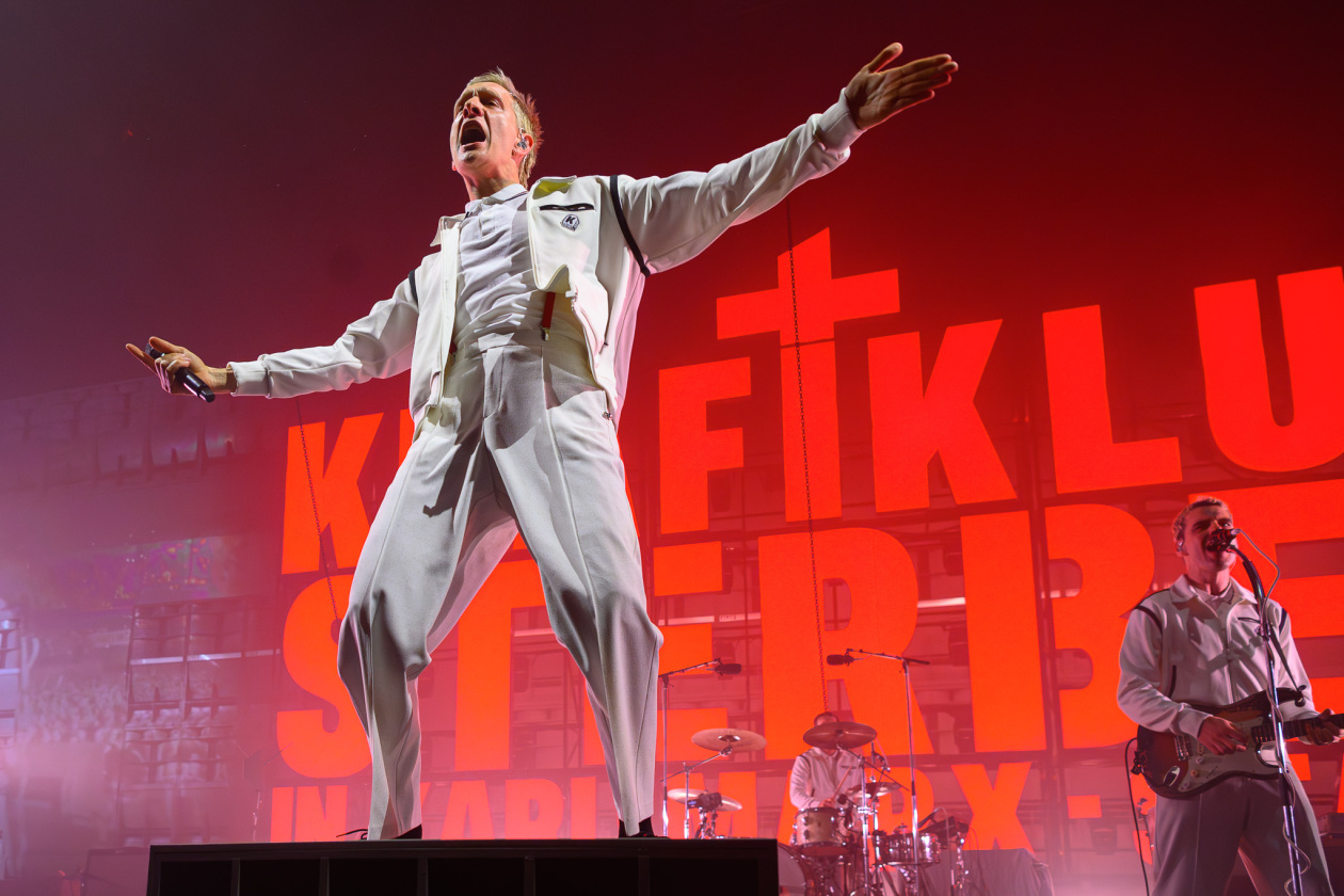 Gastspiel in der Hauptstadt: Kraftklub mit Tokio Hotel, Domiziana und Blond live. – Kraftklub.