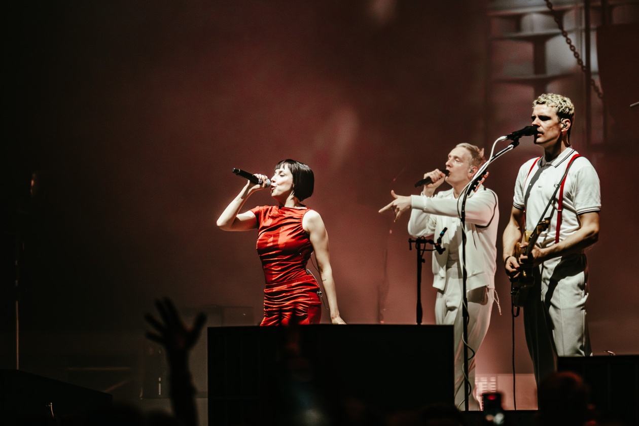 Gastspiel in der Hauptstadt: Kraftklub mit Tokio Hotel, Domiziana und Blond live. – Domiziana.