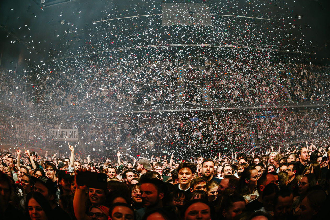 Gastspiel in der Hauptstadt: Kraftklub mit Tokio Hotel, Domiziana und Blond live. – In Berlin.