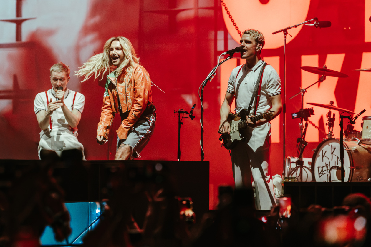 Gastspiel in der Hauptstadt: Kraftklub mit Tokio Hotel, Domiziana und Blond live. – Kraftklub und Tokio Hotel.