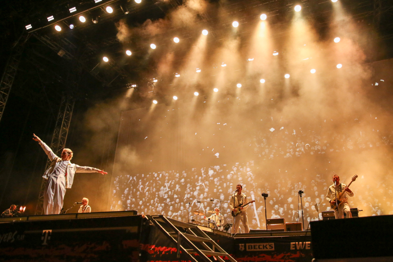 Die Chemnitzer waren einer der Festivalacts, auf die alle gewartet hatten. – Kraftklub.