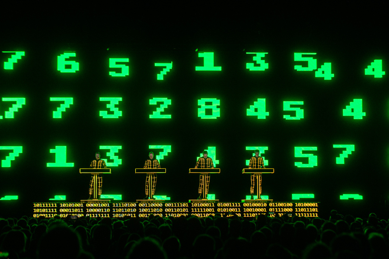 Ralf Hütter und Kollegen spielten im Rahmen ihrer Multimedia Tour 2025 zwei Gigs in der Hauptstadt. – Kraftwerk.