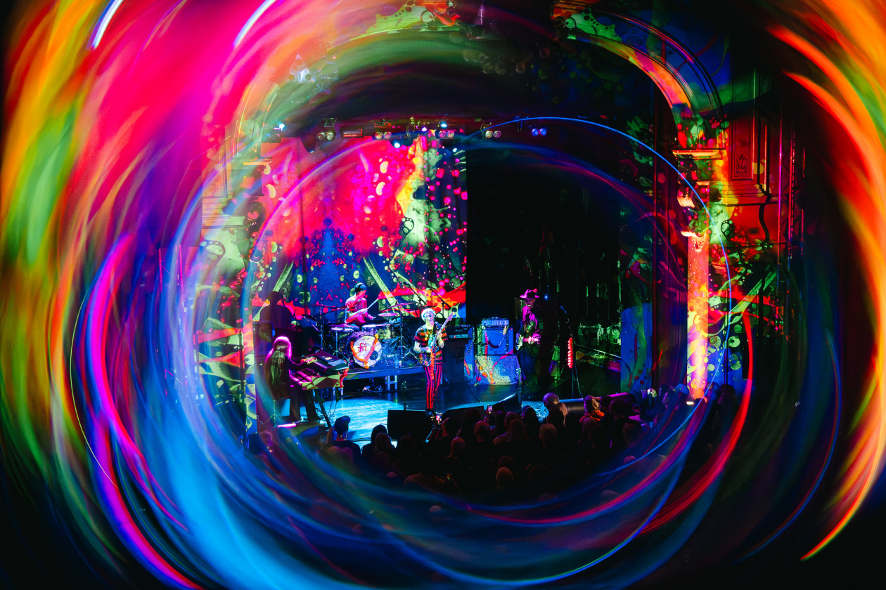 Shangri-La in Neukölln: Die Londoner Band mit dem neuen Album "Wormslayer" auf Tour. – Kula Shaker.