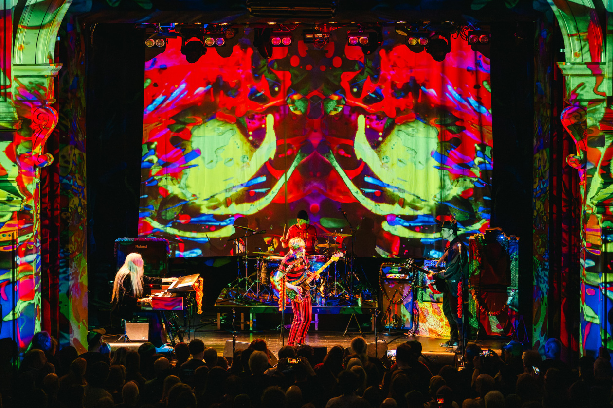 Shangri-La in Neukölln: Die Londoner Band mit dem neuen Album "Wormslayer" auf Tour. – Kula Shaker.