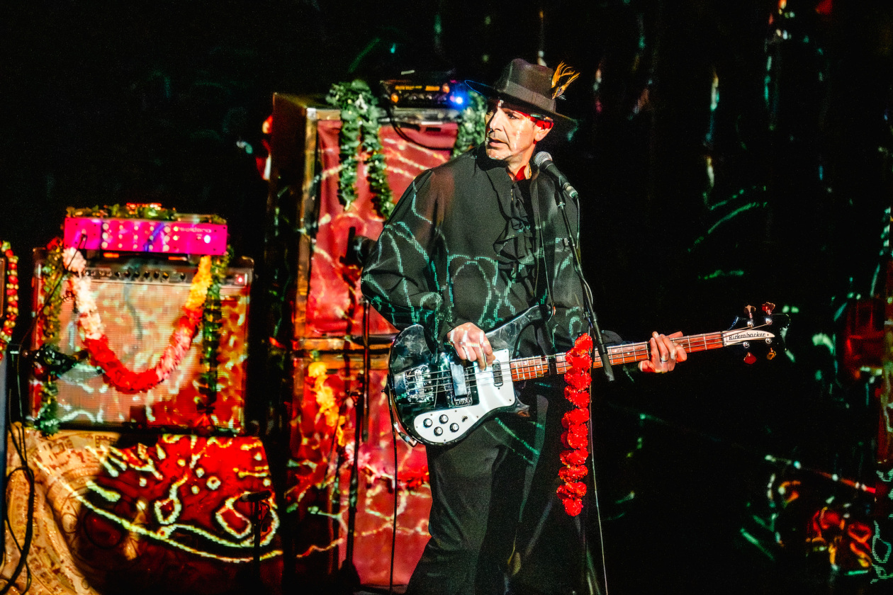 Kula Shaker – Shangri-La in Neukölln: Die Londoner Band mit dem neuen Album "Wormslayer" auf Tour. – Alonza Bevan.