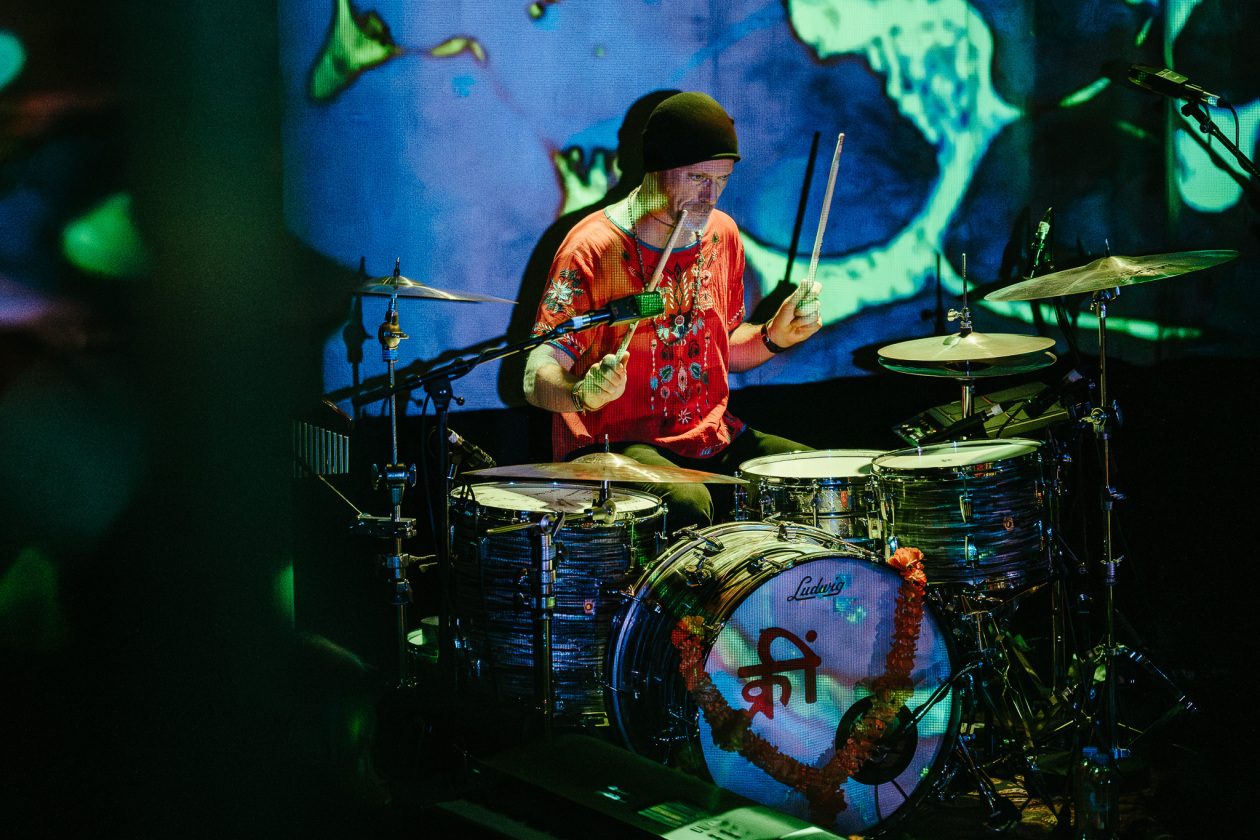 Kula Shaker – Shangri-La in Neukölln: Die Londoner Band mit dem neuen Album "Wormslayer" auf Tour. – Paul Winterhart.