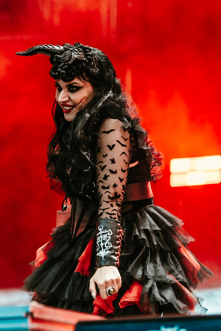 Die italienischen Gothic-Metal-Veteranen um Cristina Scabbia auf der Louder-Stage – Lacuna Coil.