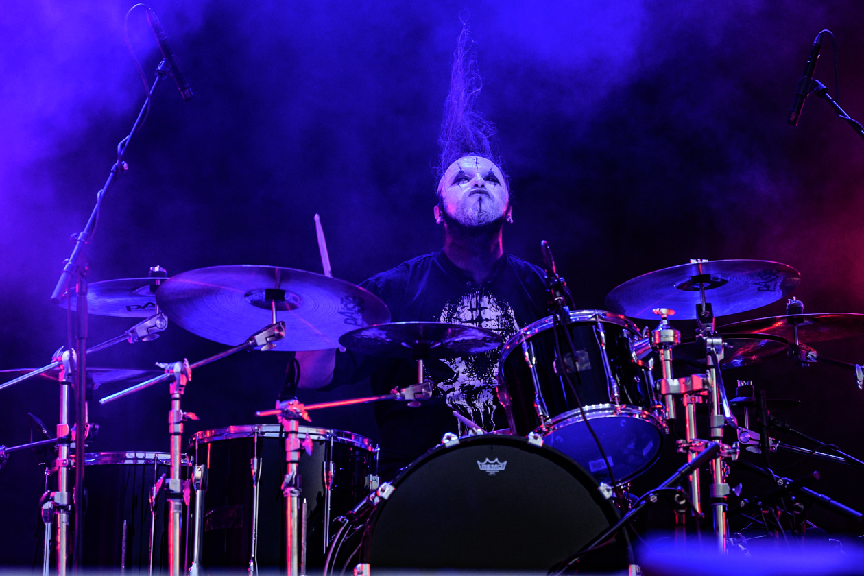 Die italienischen Gothic-Metal-Veteranen um Cristina Scabbia auf der Louder-Stage – Lacuna Coil.