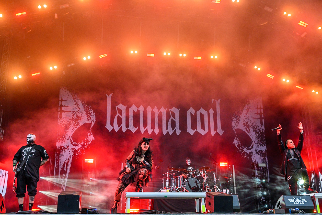 Die italienischen Gothic-Metal-Veteranen um Cristina Scabbia auf der Louder-Stage – Lacuna Coil.