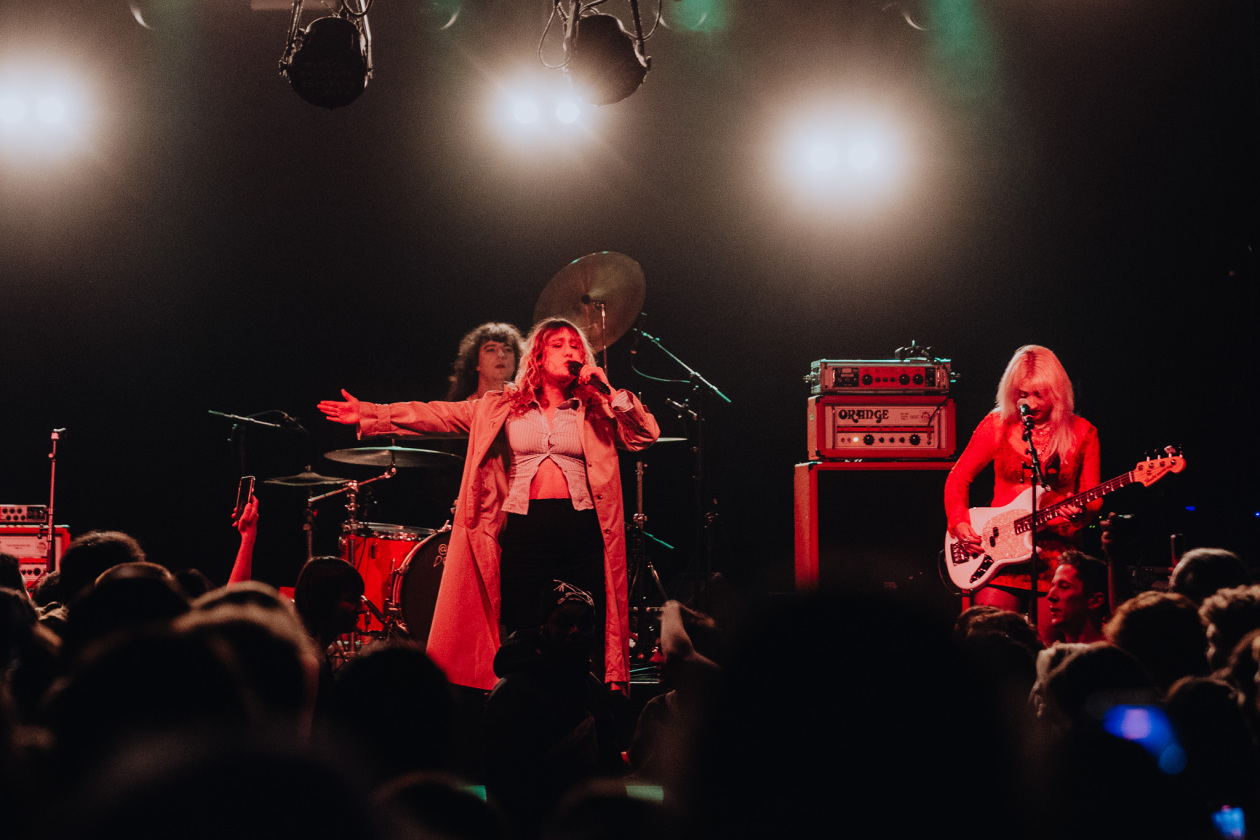 Der Garage-Punk-Hypetrain aus Brighton rollt an. – Lambrini Girls.