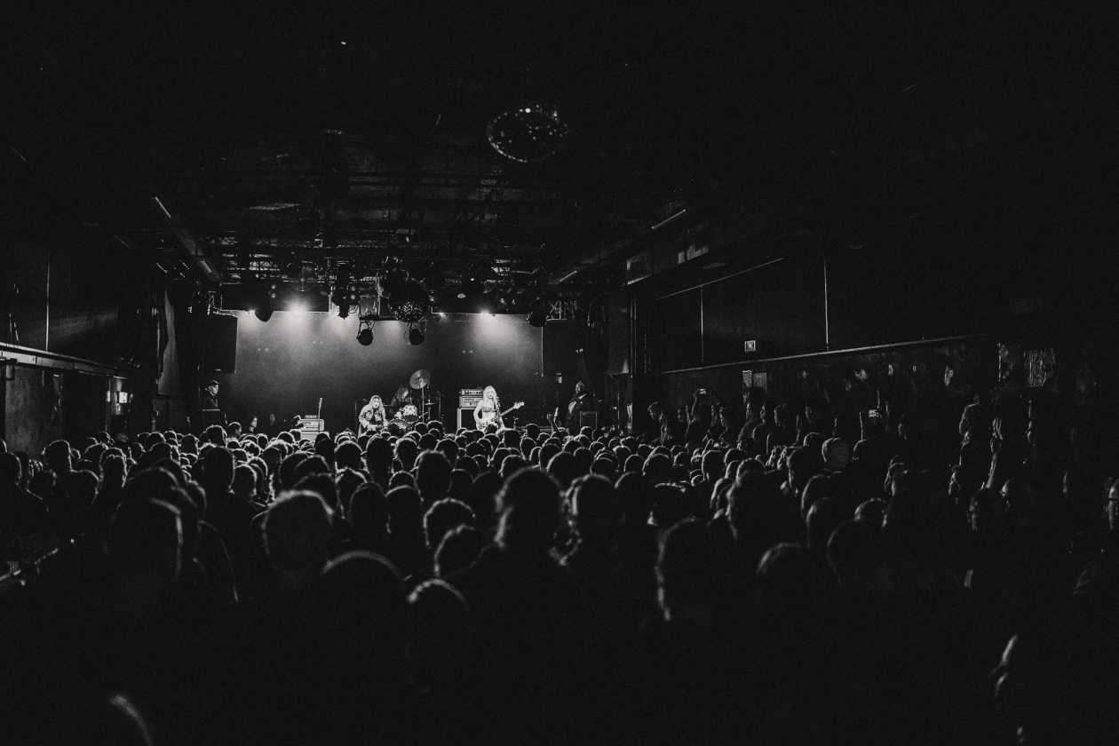 Der Garage-Punk-Hypetrain aus Brighton rollt an. – Lambrini Girls.