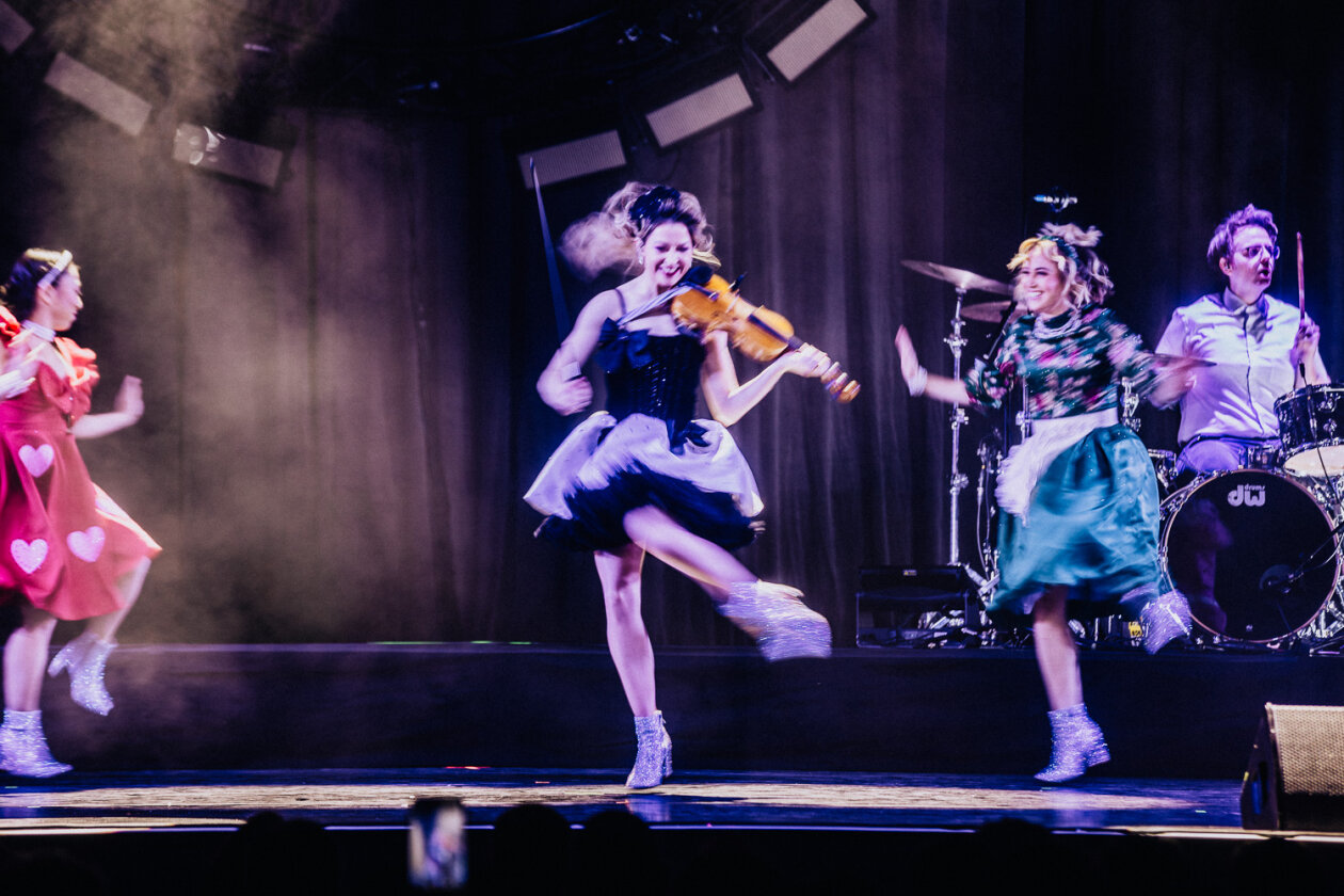 Weihnachtsshow: Die kalifornische Violistin und Komponistin auf Snow Waltz Tour. – Lindsey Stirling.